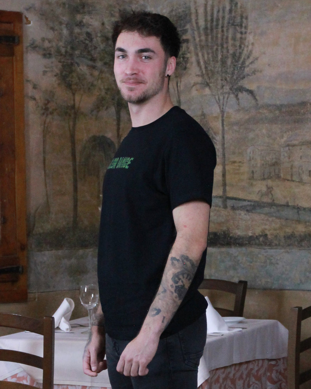 Camiseta Hombre Negra Estampado Frontal - Tailor Dance